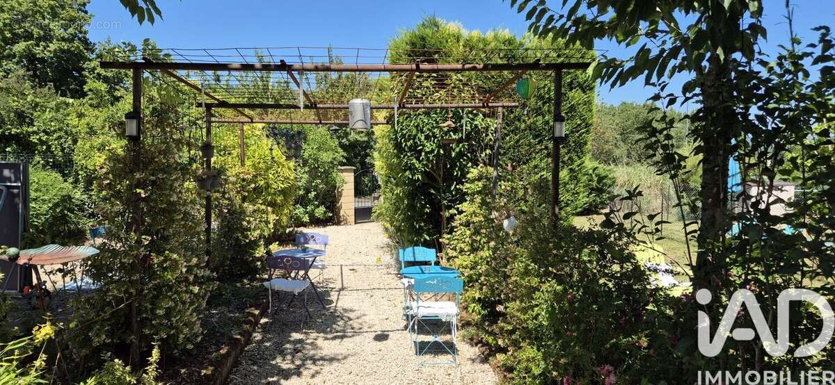 Maison 218 m² à Le Buisson-De-Cadouin  - photo 6