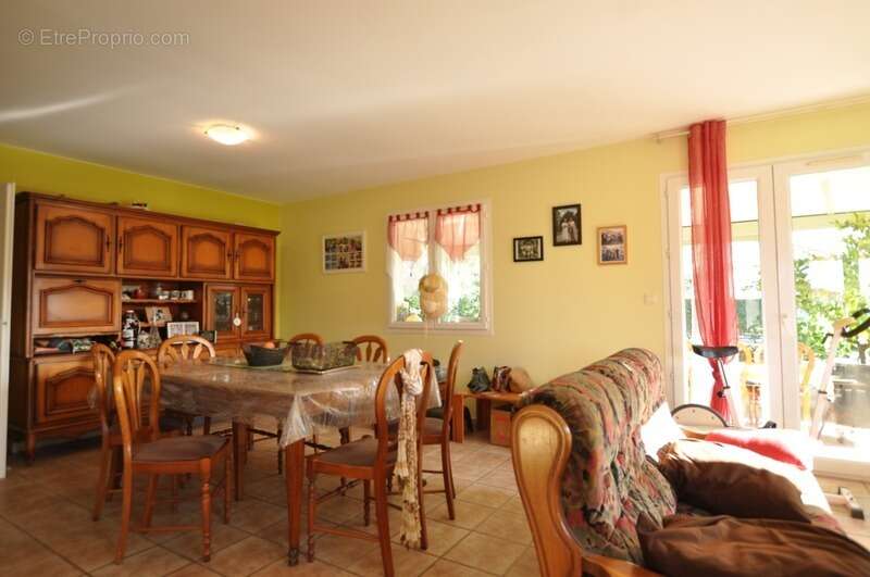 Maison à LAPEYROUSE-MORNAY