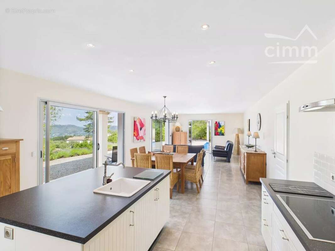 Villa contemporaine avec vue imprenable à Les Vans - photo 3