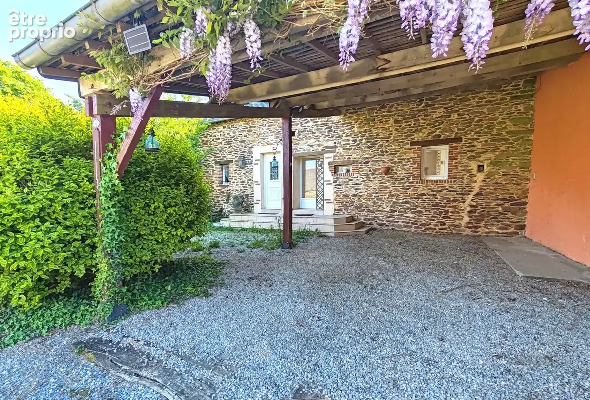 Corps de ferme 220 m2 et dépendances - photo 11
