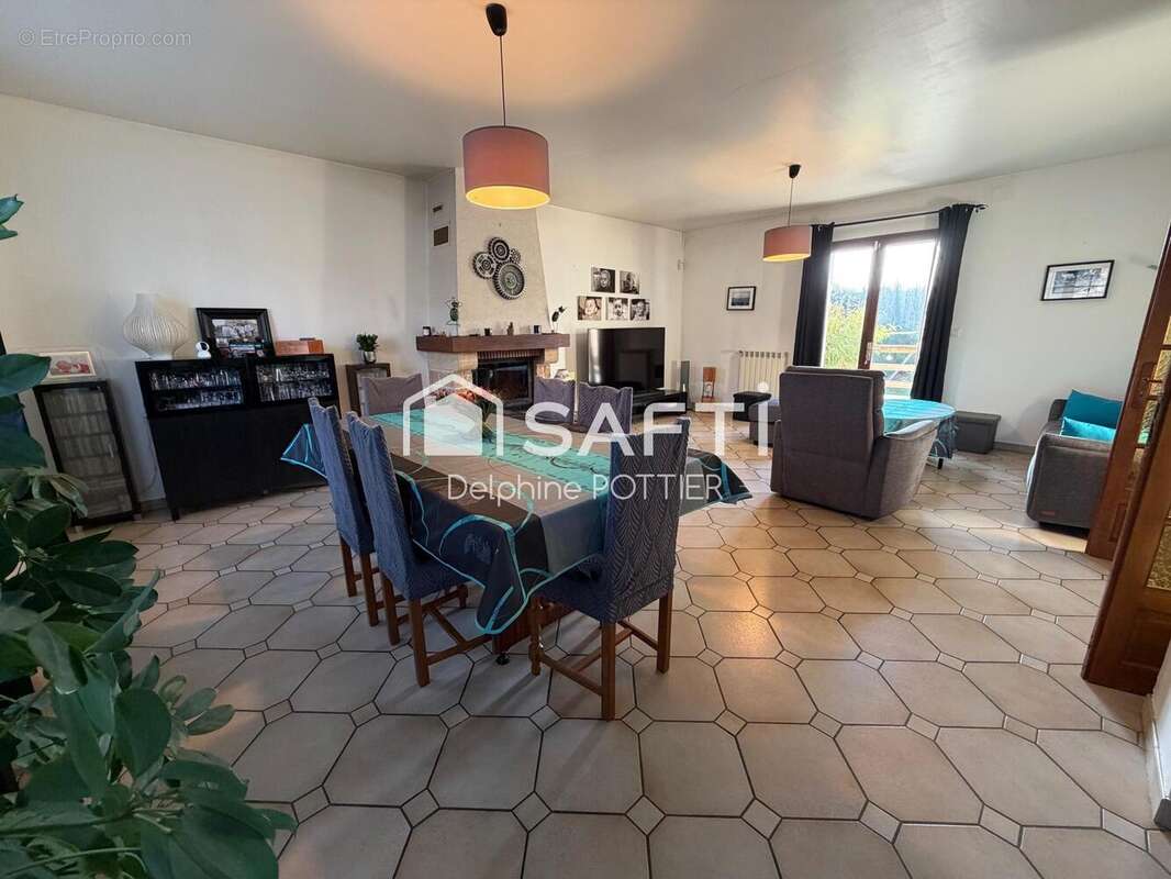 Maison 151 m² à Crepy-En-Valois  - photo 4