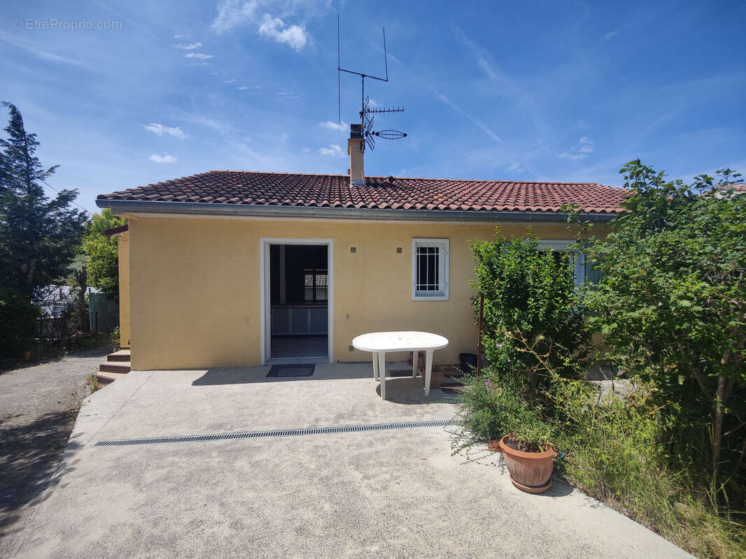 Belvèze-du-razès   villa de plain-pied 4 faces avec véranda, garage et jardin de 648 m2 - photo 2