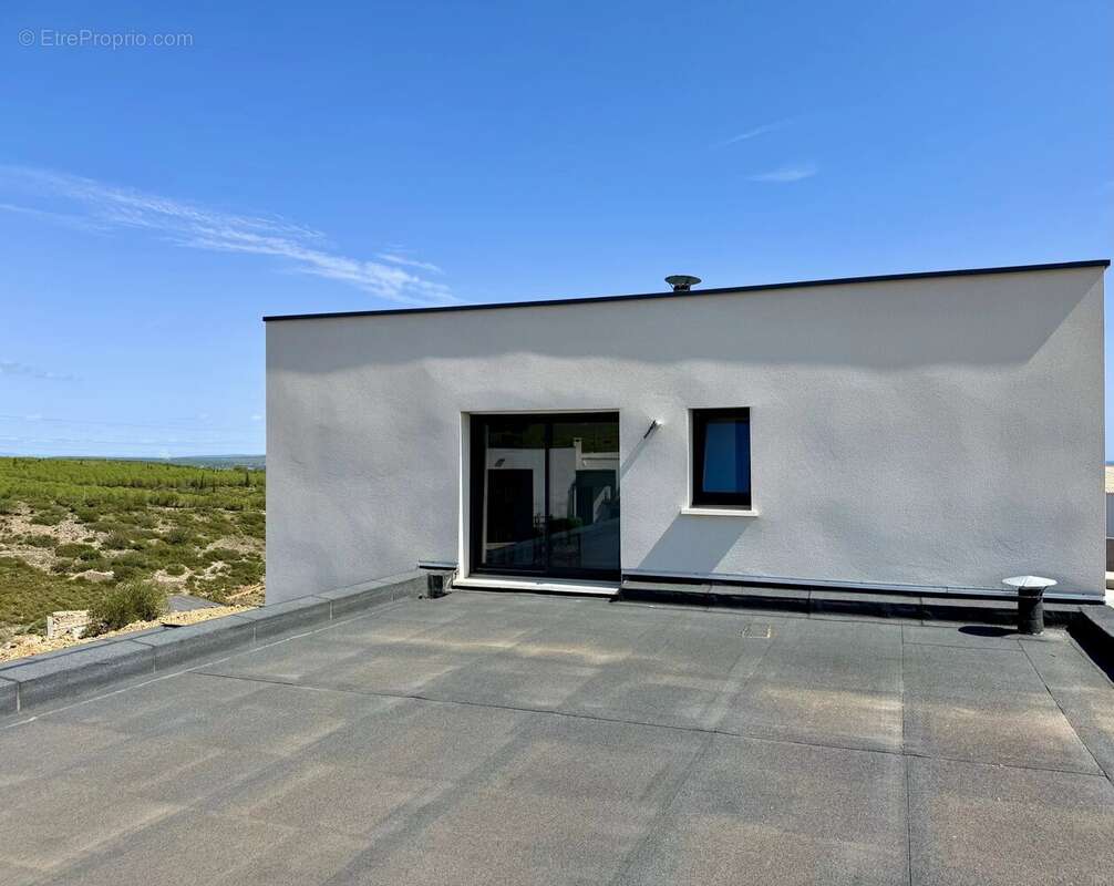 Villa contemporaine d'exception toit terrasse, vue imprenable sur la mer et studio indépendant - photo 35