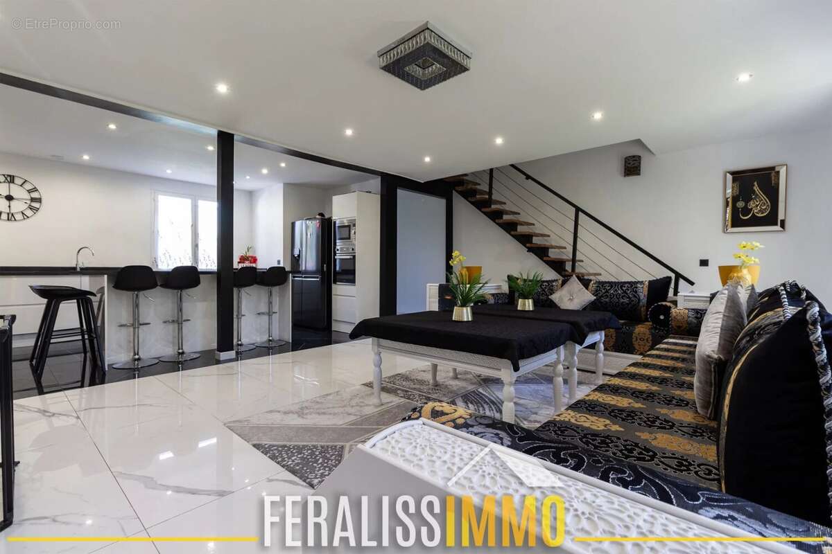 Maison à VAUX-SUR-SEINE