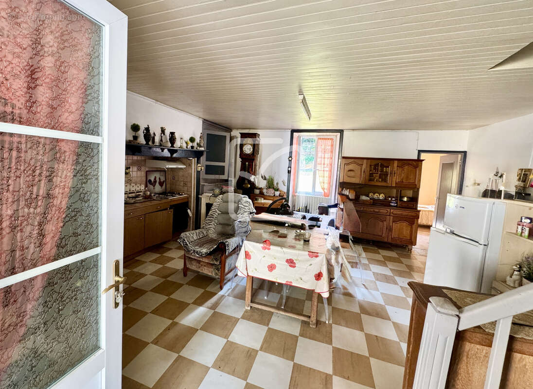 EXCLUSIVITE - A deux pas de la Dordogne, rare ensemble immobilier typique du Périgord - photo 9