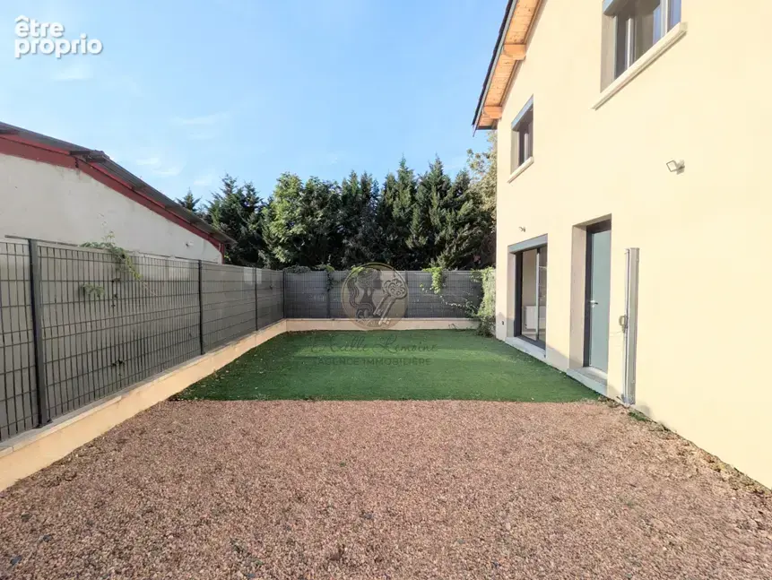 THURINS   Maison construite en 2023 avec cour de 60 m2, 2 stationnements. - photo 2