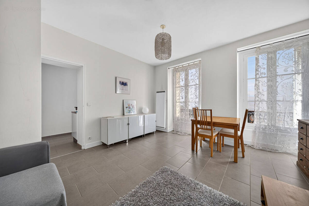 Appartement à PARIS-11E