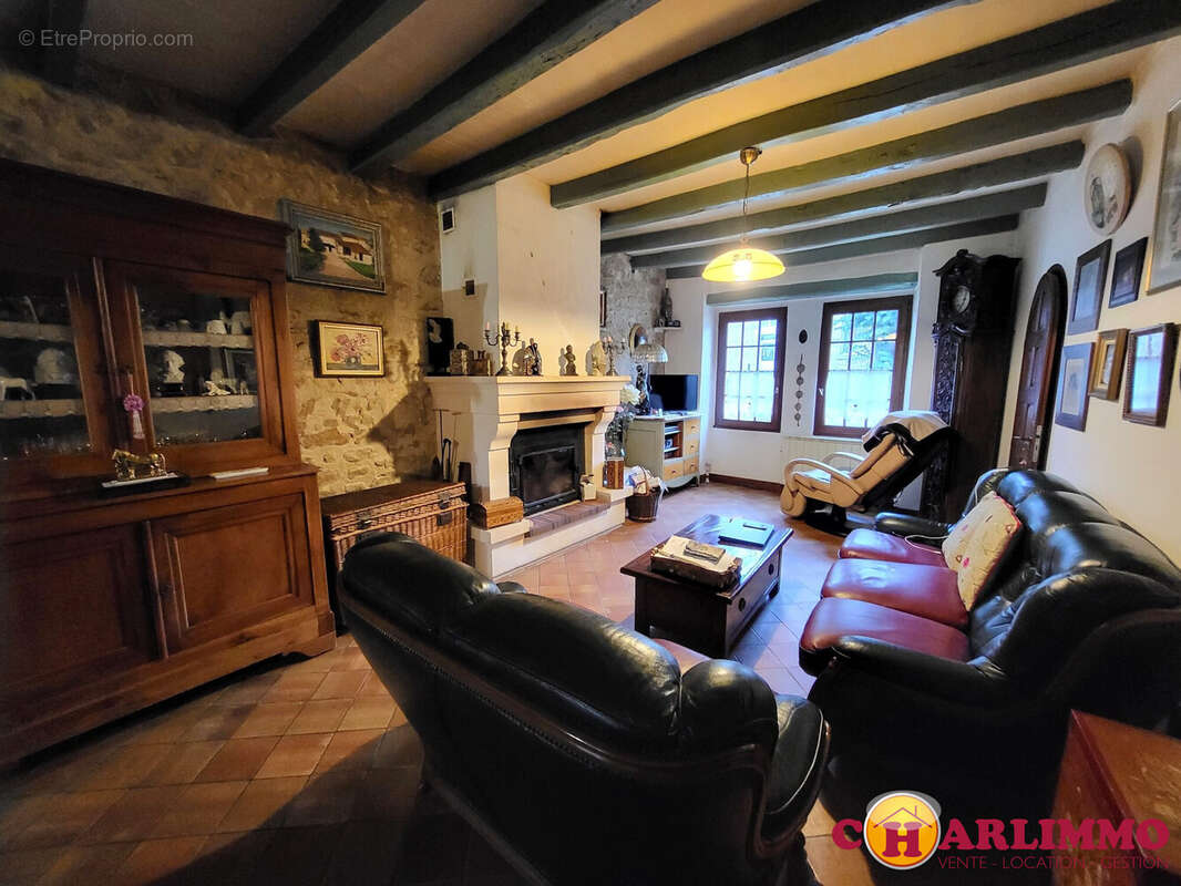 Maison à SAINT-JUNIEN