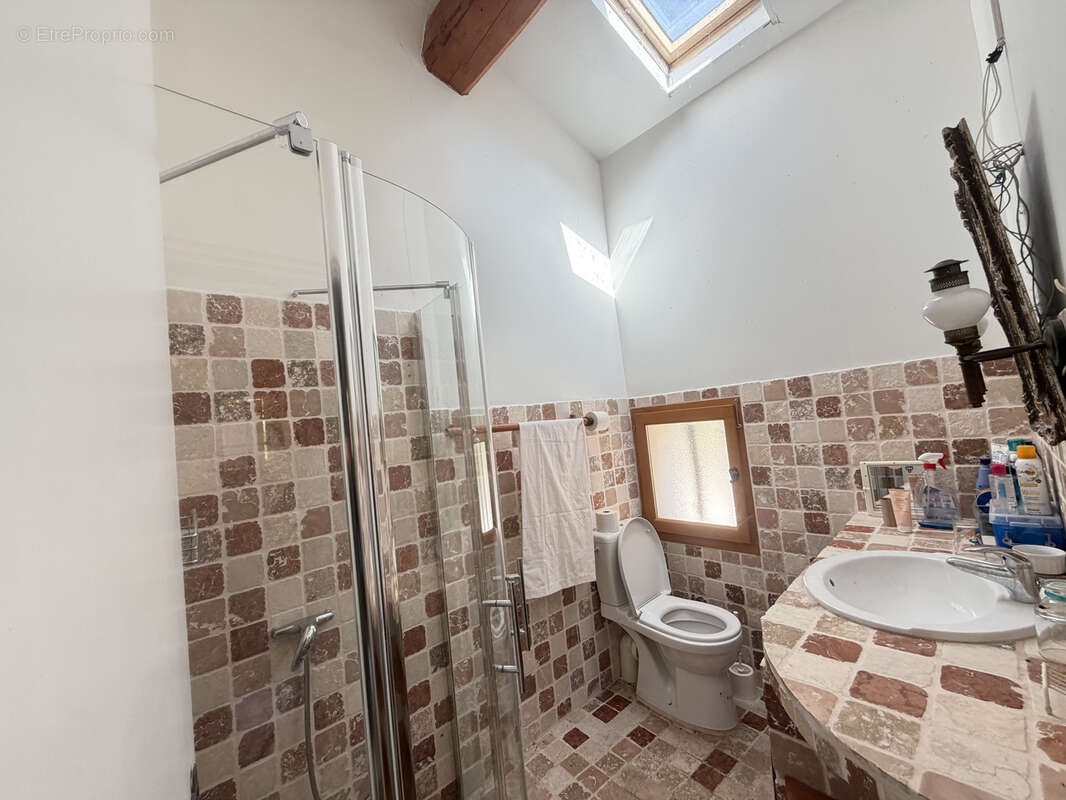 A vendre authentique maison en pierre t9 avec terrain de 3 hectares - 83150 bandol - photo 12
