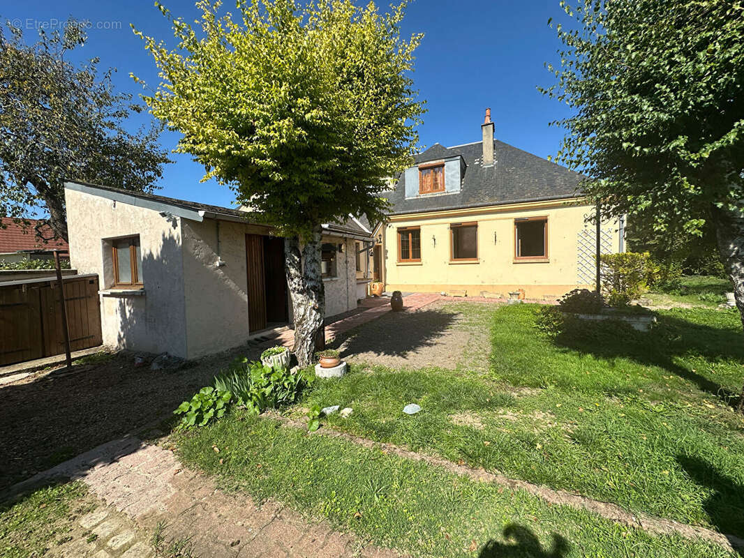 Maison à VARENNES-VAUZELLES