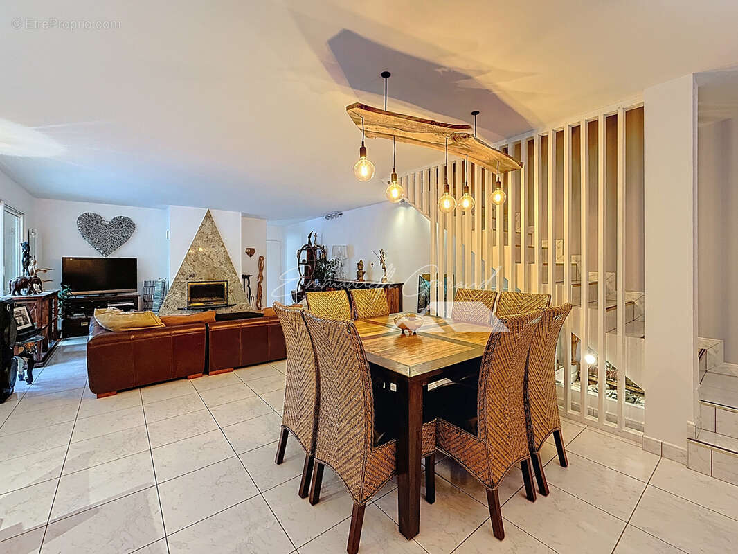 Maison à SAINT-BEAUZELY