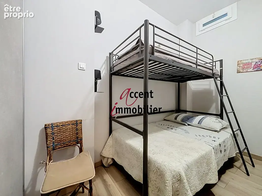 Coup de coeur assuré pour ce magnifique T2 bis de 53 m² entièrement rénové et vendu meublé ! - photo 8