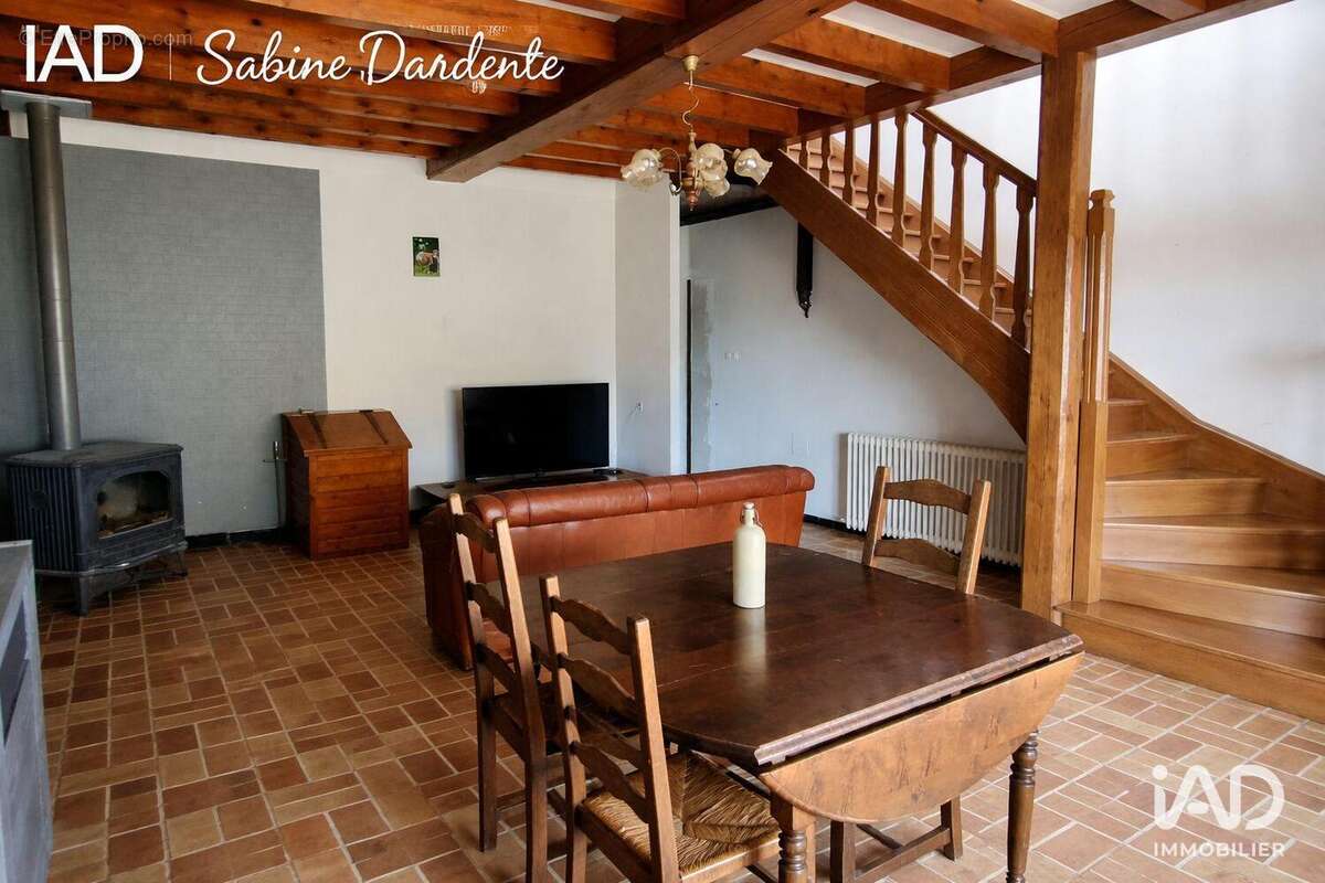 Maison 207 m² à Pleure  - photo 2