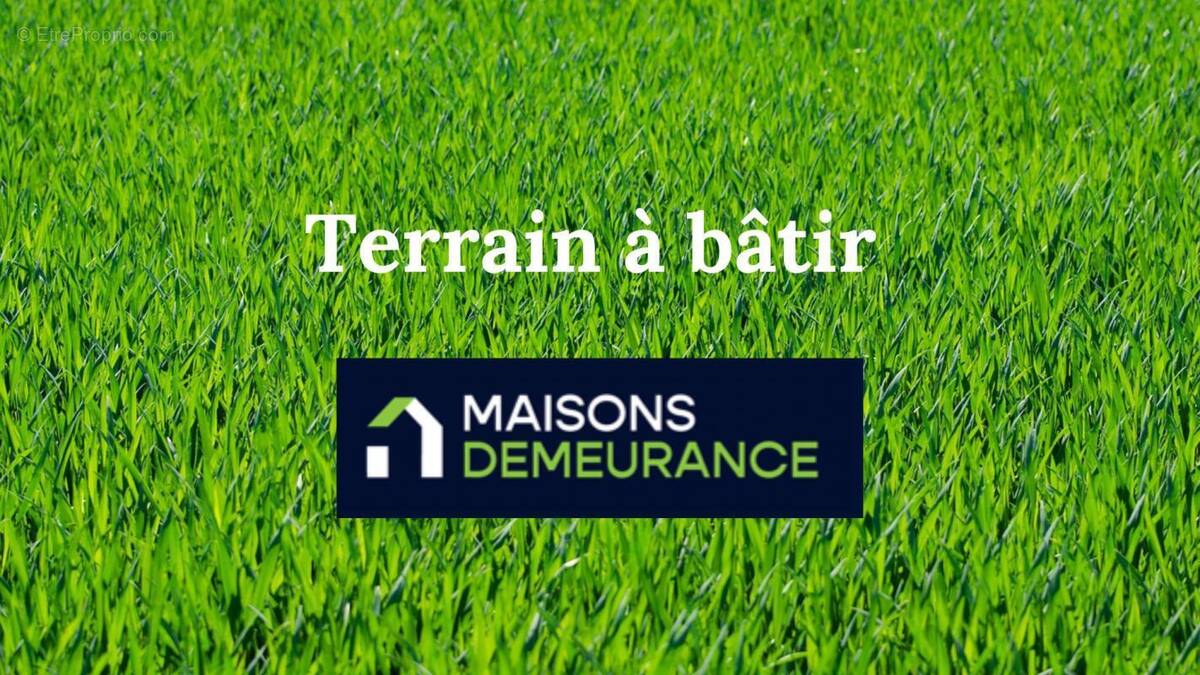 Terrain à BOUEE