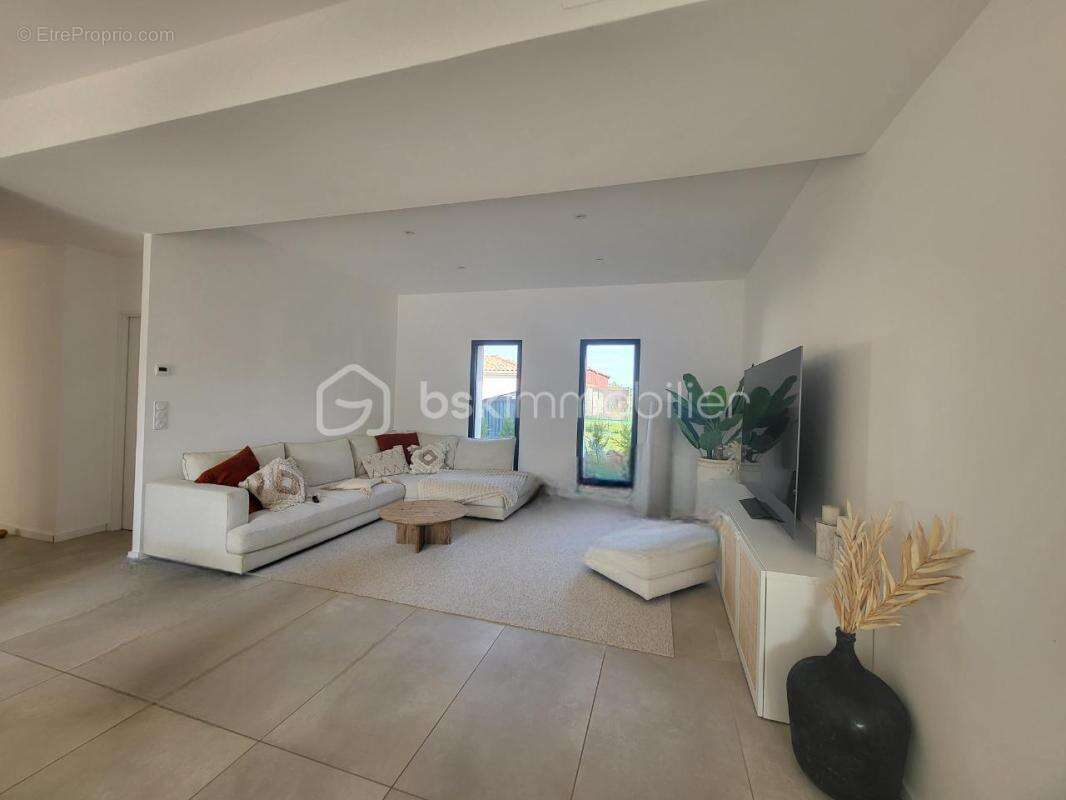 Maison à SAINTE-COLOMBE-EN-BRUILHOIS