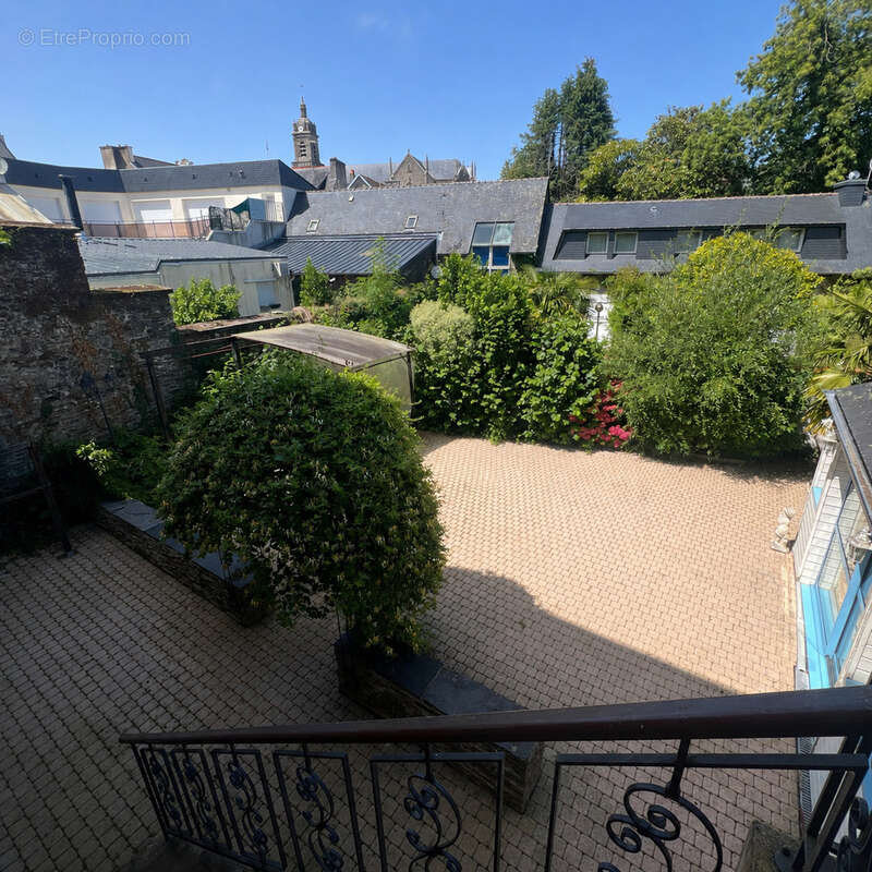 Appartement à CHATEAUNEUF-DU-FAOU