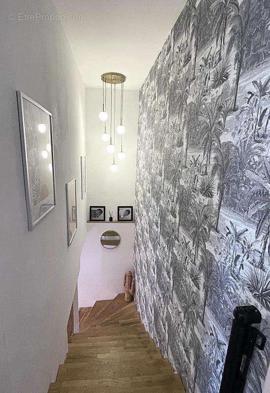 Maison à GREZIEU-LA-VARENNE