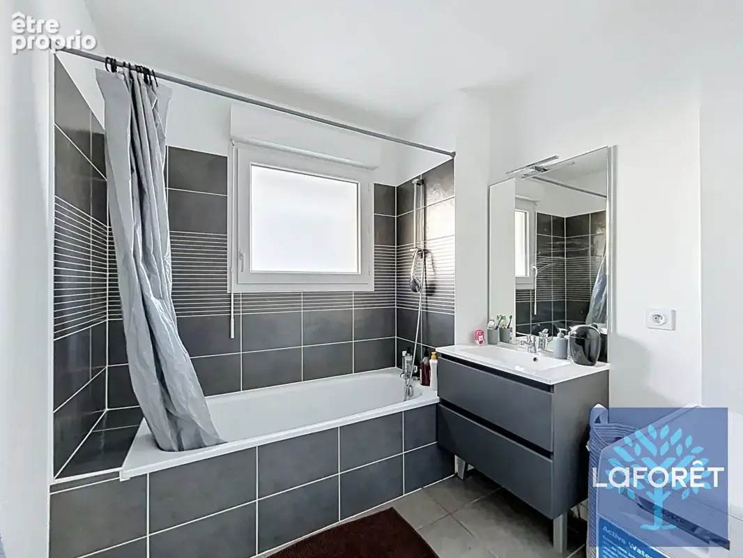 Appartement T4 76 m² + 2 places de parking + Balcon - photo 7