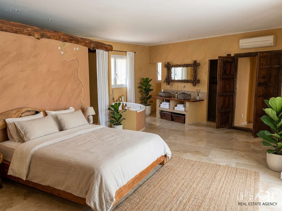 Maison à LE CASTELLET