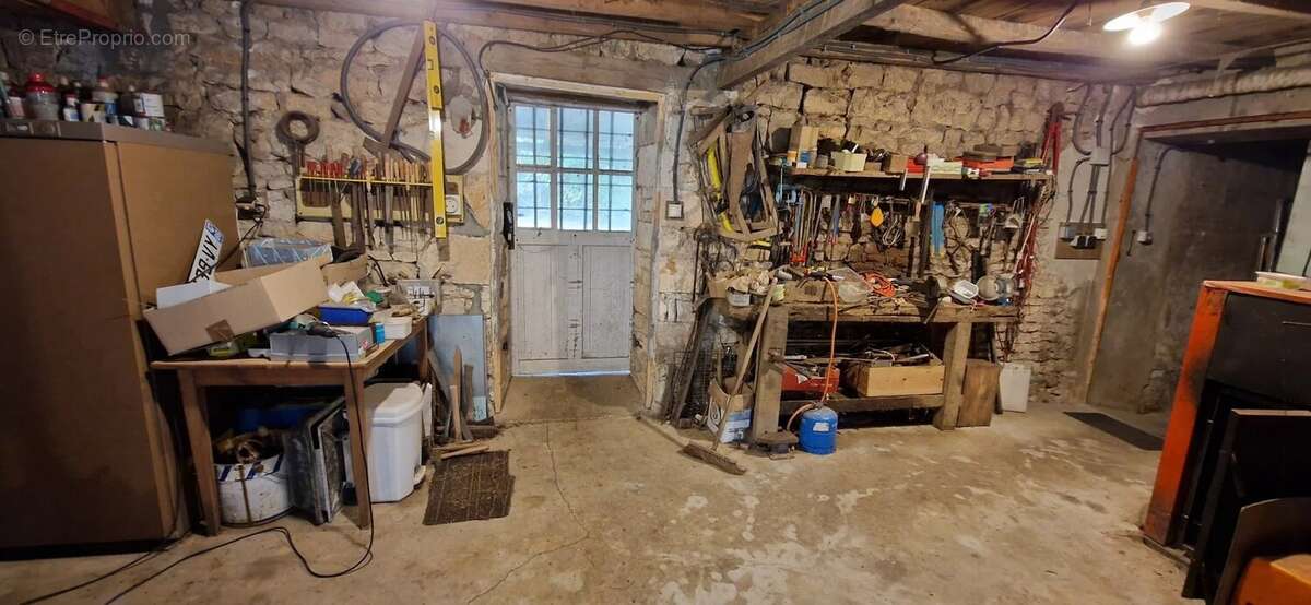 Maison de caractère avec grande grange/garage et plus de 1600m2 de terrain attenant - photo 50