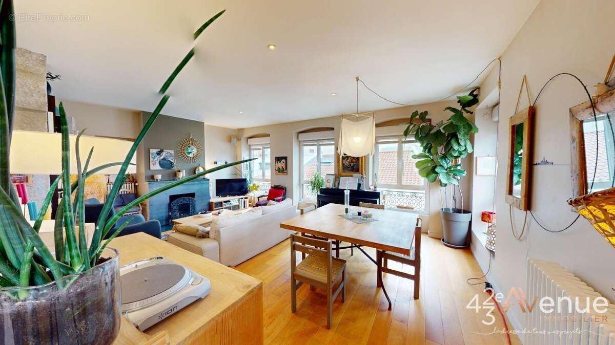 Appartement à SAINT-ETIENNE