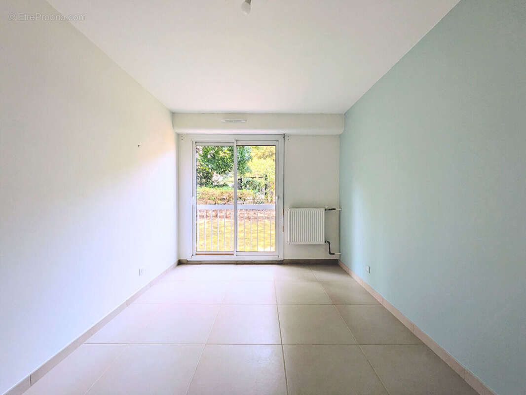 Le Plessis-Robinson, T4 de 96,05 m² en rez-de-jardin avec terrasse et jardin privatif - photo 10