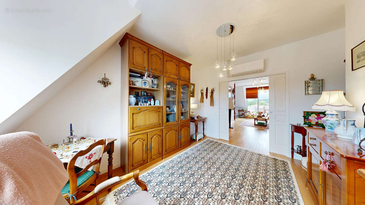 Appartement à LES CLAYES-SOUS-BOIS