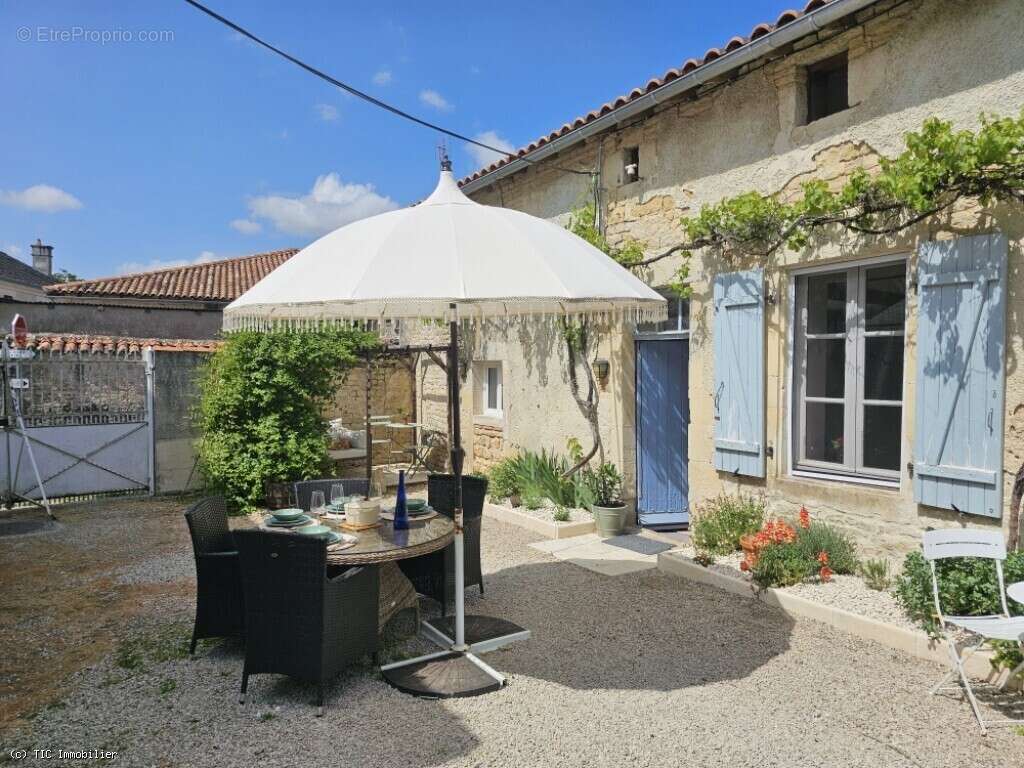 Maison à VILLEFAGNAN