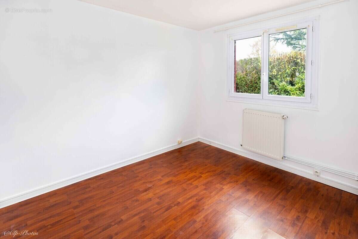 Maison à LE MESNIL-SAINT-DENIS