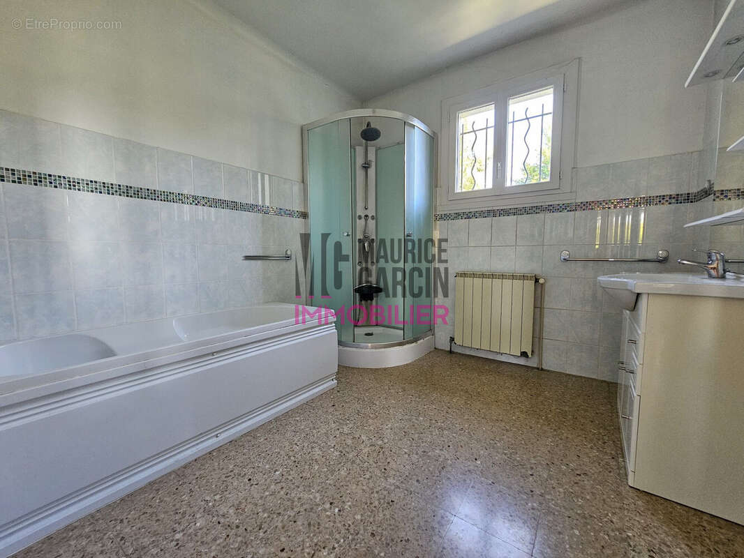 Maison à PERNES-LES-FONTAINES