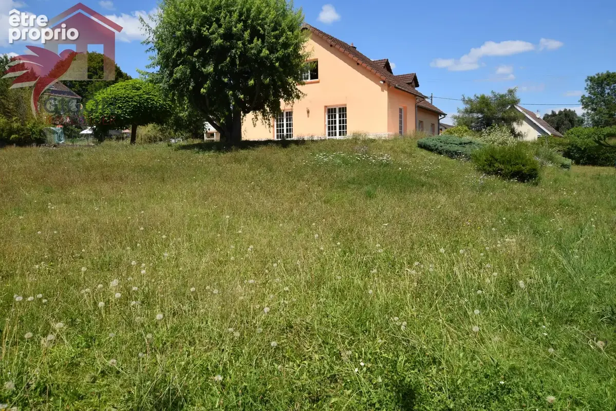 Maison 9 pièces 225 m² · à Semondans · 225 m² · 384 000 €