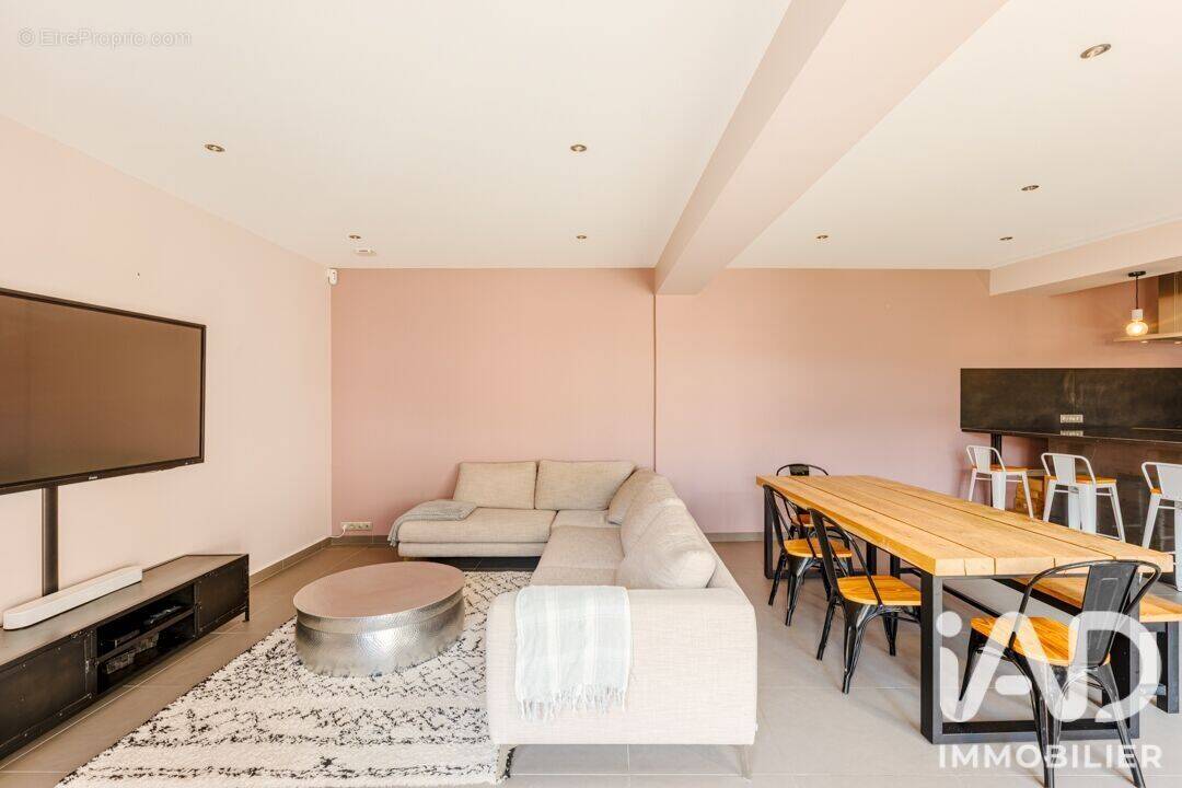 Maison 8 pièces 200 m² · à Mezy-sur-Seine · 200 m² · 435 000 €