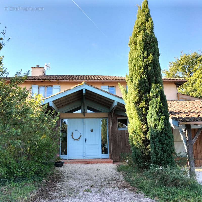 maison de maitre avec piscine intérieur et dependances aménagéables - photo 7