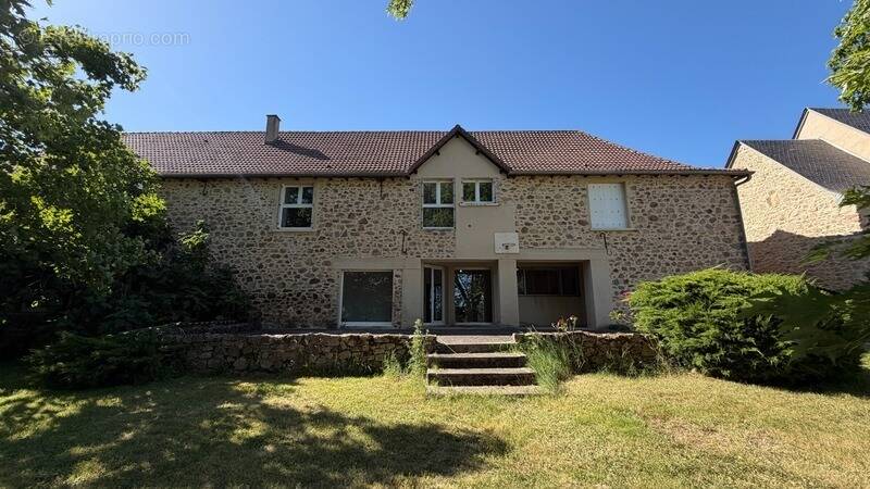 Maison à LANUEJOULS