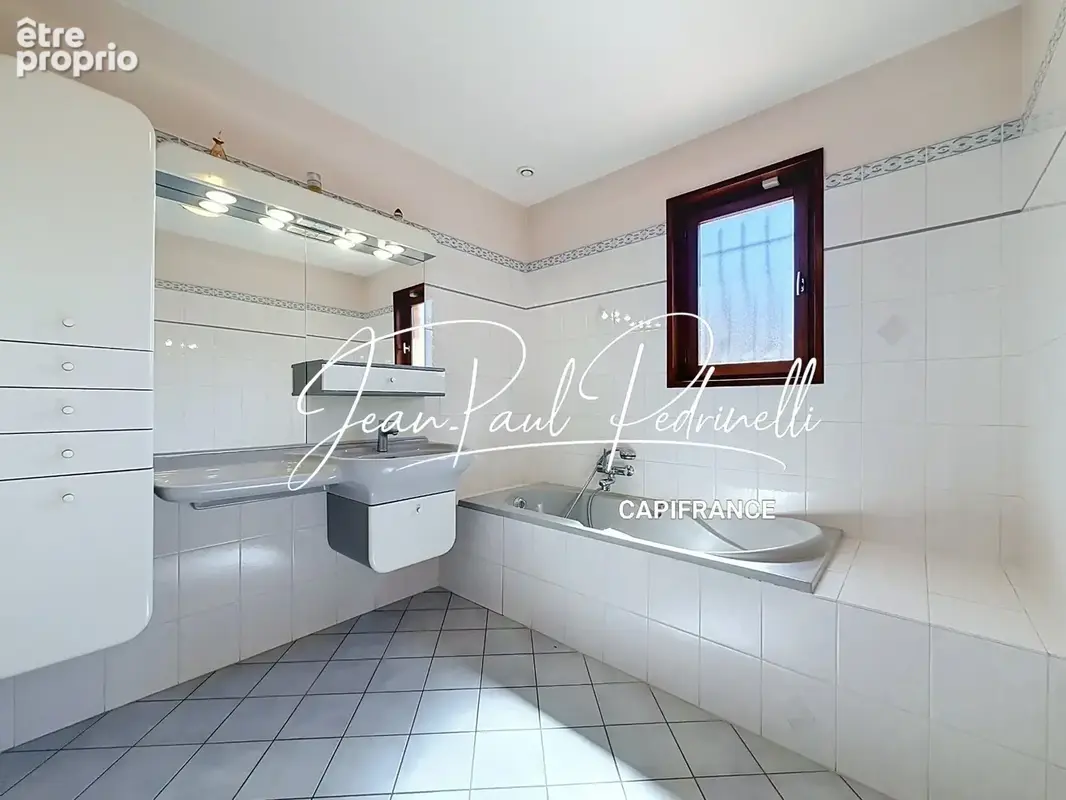 CALUIRE-ET-CUIRE – Cœur Vassieux – Villa 101 m² habitables + 115 m² Hors Carrez (double garage et annexe) – Terrain plat 770 M²  - photo 18