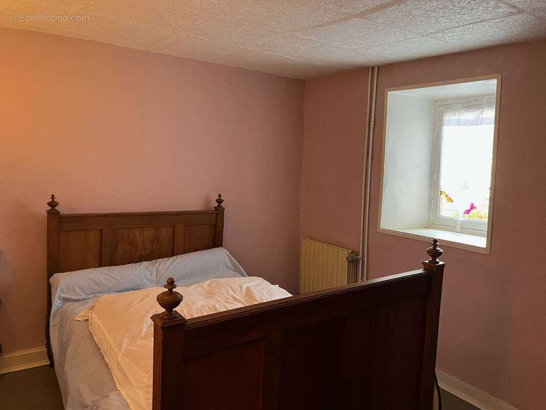 Maison à COUSSAC-BONNEVAL