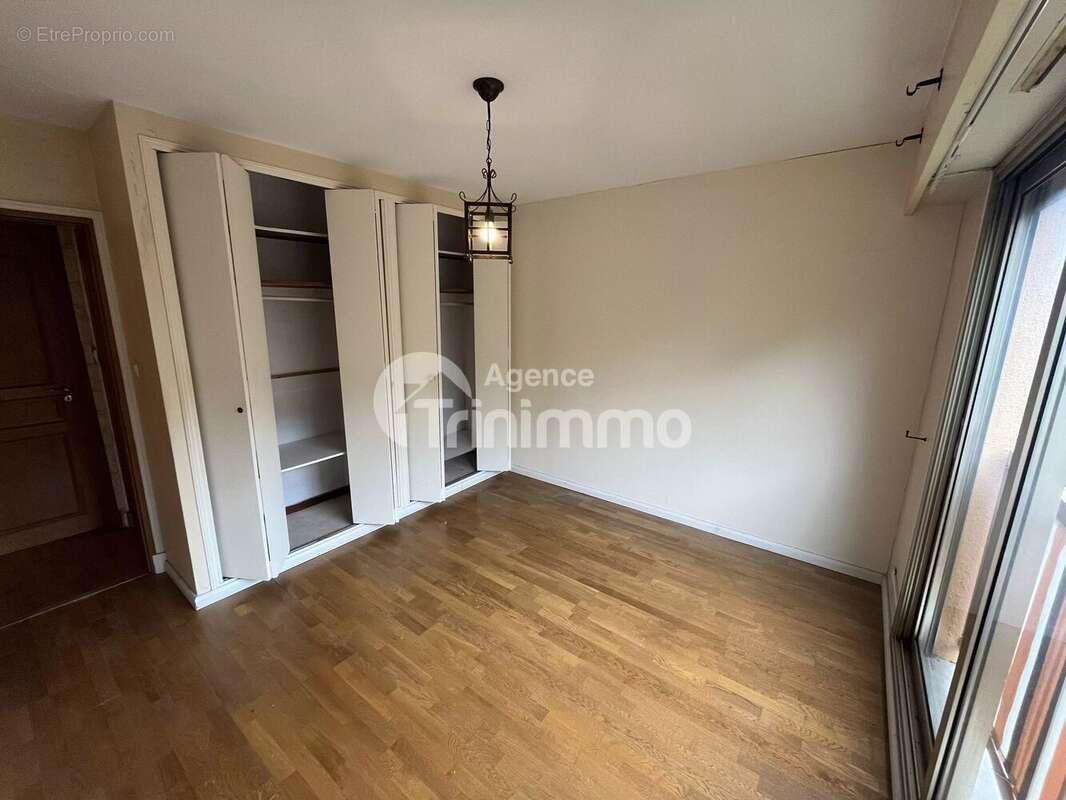 Appartement à SAINT-LAURENT-DU-VAR