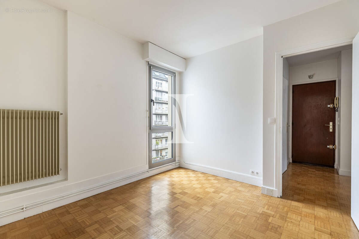 Appartement à PARIS-14E