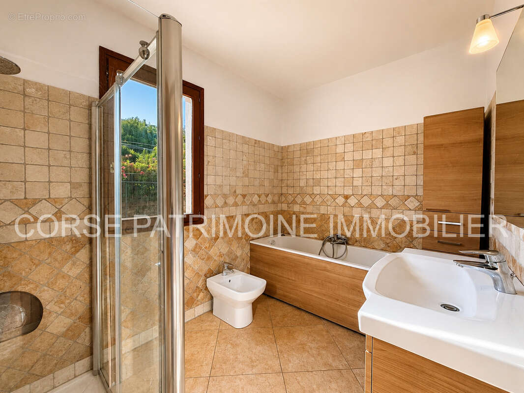 Villa aux multiples possibilités au coeur de Solenzara - photo 16