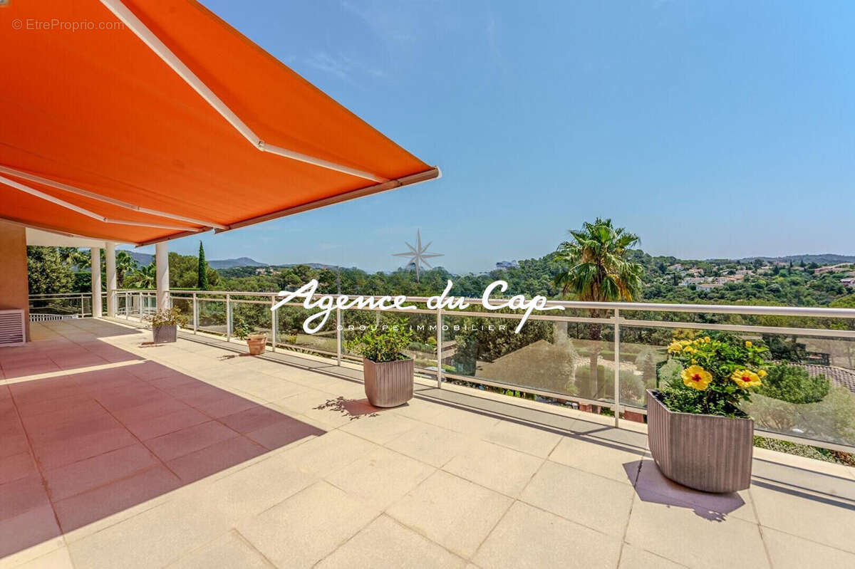 Vue degagee tres belle villa lumineuse de 7 pieces 5 chambres piscine deux garages proche golfs - photo 7