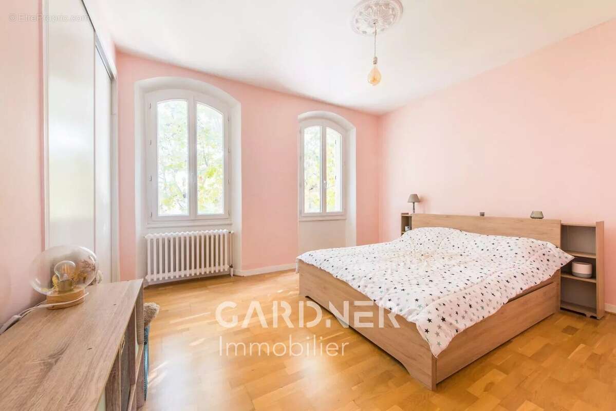 Maison de Maitre Type 7 de 220m2 + Dépendance 280m2. - photo 14