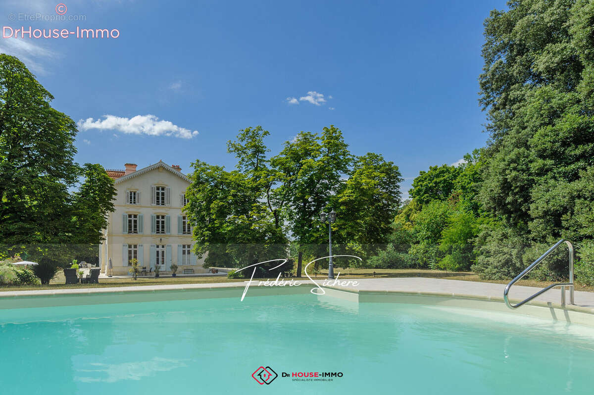 Maison 341 m² à Saint-Jean-D'angely  - photo 4