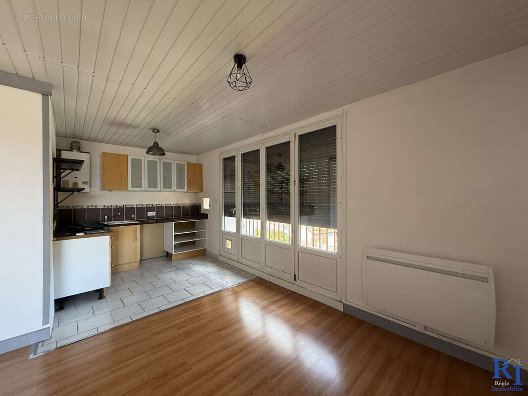 Cuisine ouverte - Appartement à FONTAINE