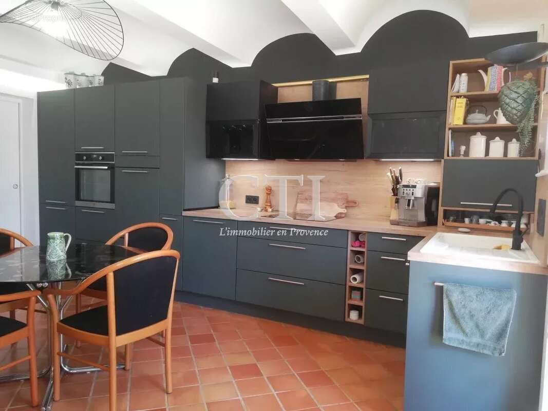 Exceptionnelle maison au charme de l'ancien et au confort contemporain avec jardin, piscine et annexes - photo 9