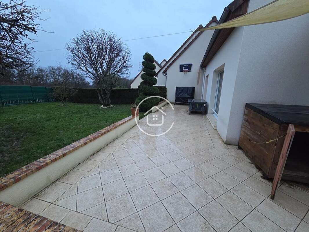 Maison à LA CHAUSSEE-SAINT-VICTOR