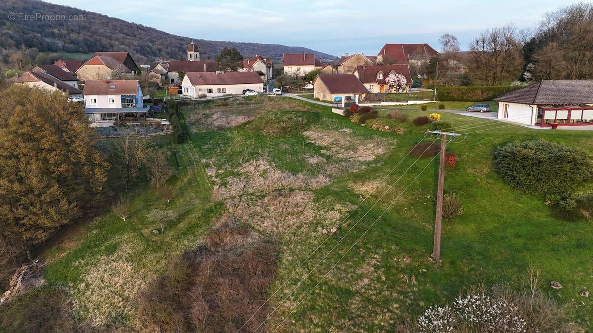 Terrain à CHAUX-LES-CLERVAL