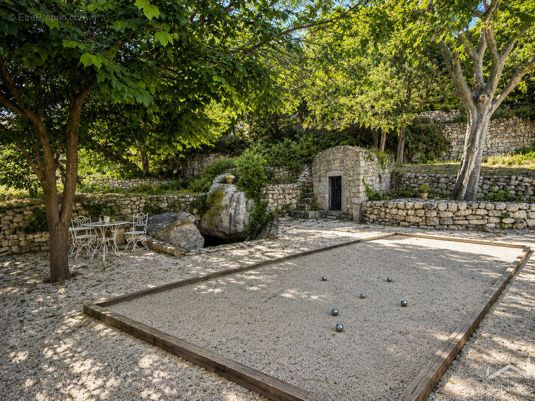 Maison à LA GARDE-ADHEMAR