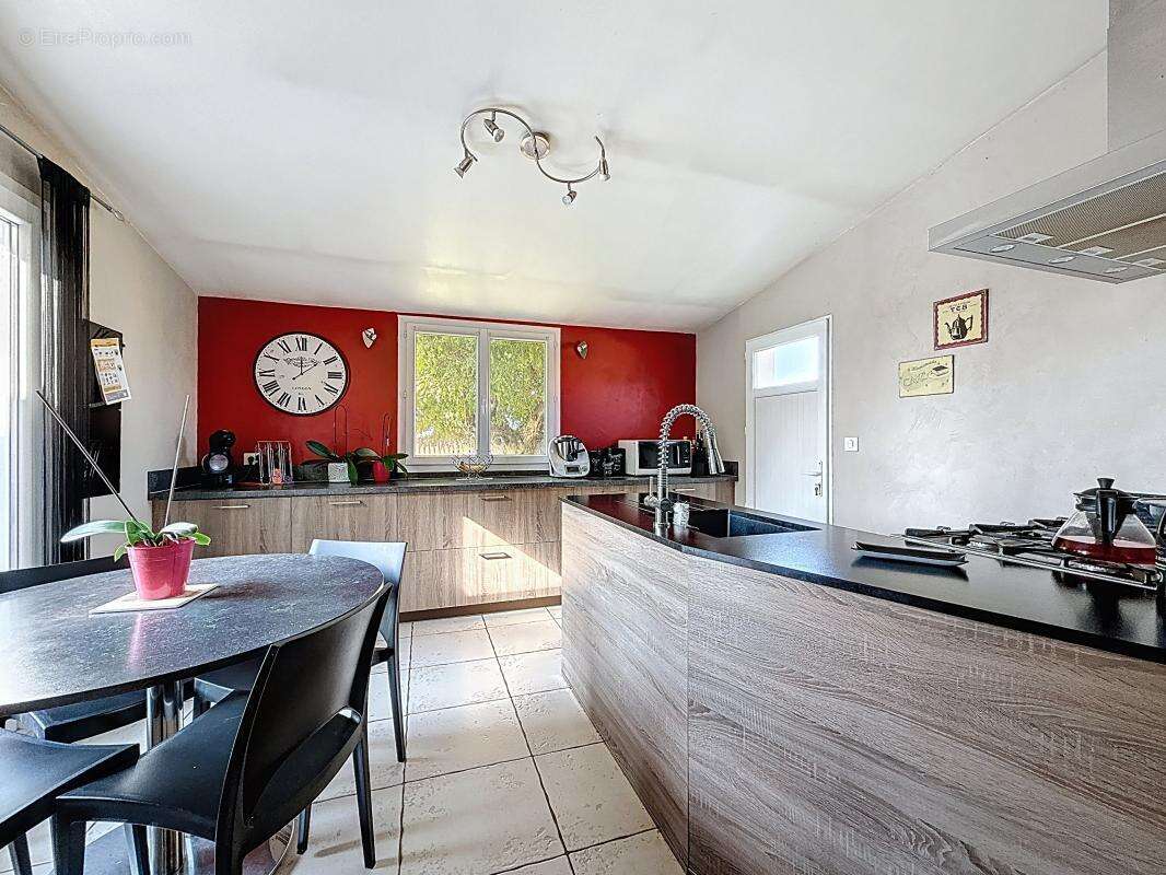 Maison à SALAISE-SUR-SANNE