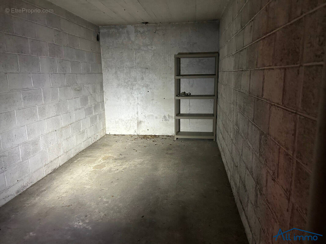 Parking à SAINT-MAUR-DES-FOSSES