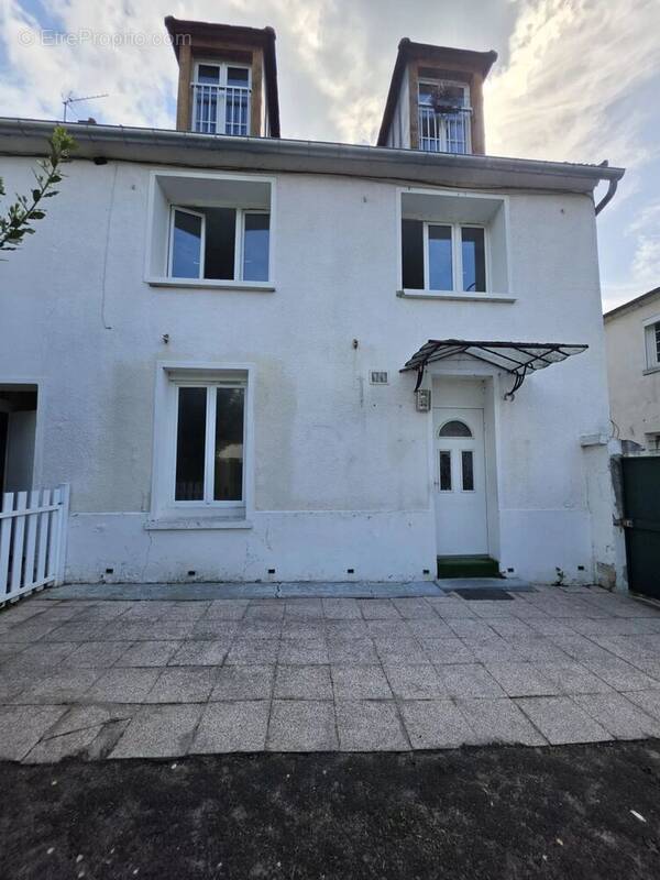 Appartement à LAMORLAYE